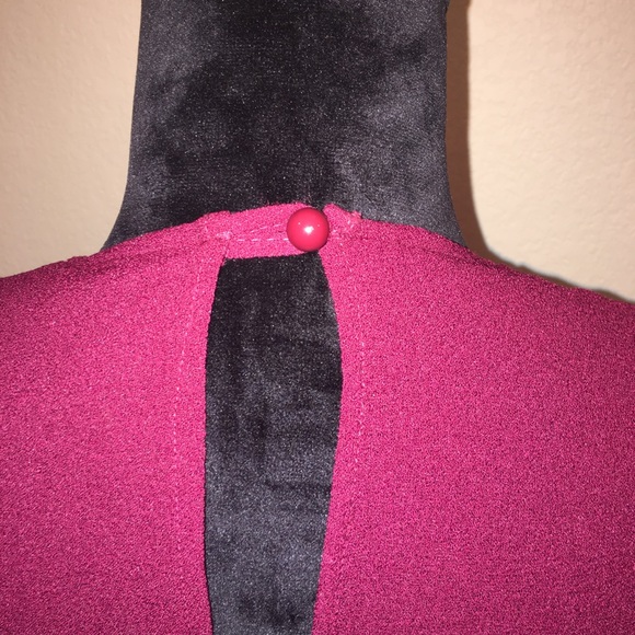 💋💋 Open back cape covered dress perfect for holidays - Picture 4 of 6